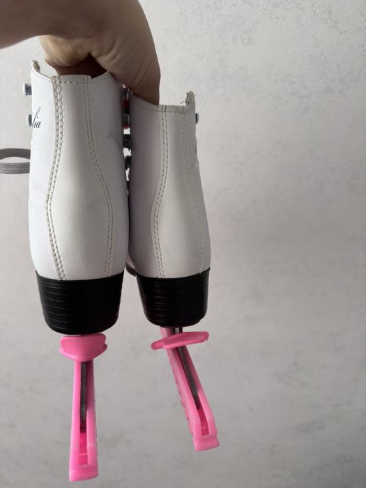 Продам фигурные коньки