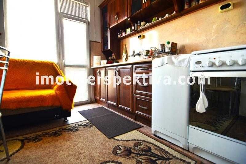 Продава се Тристаен апартамент в Пловдив, Кючук Париж - 85 кв.м за 720 €/кв.м - Снимка #2