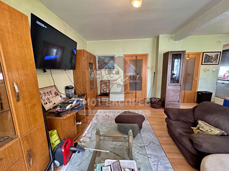 Продава се Етаж от къща в Асеновград - 160 кв.м за 1000 €/кв.м - Снимка #3
