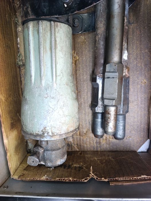 Здравейте продавам Къртач Hitachi H-65SC /15кг., 1240W
