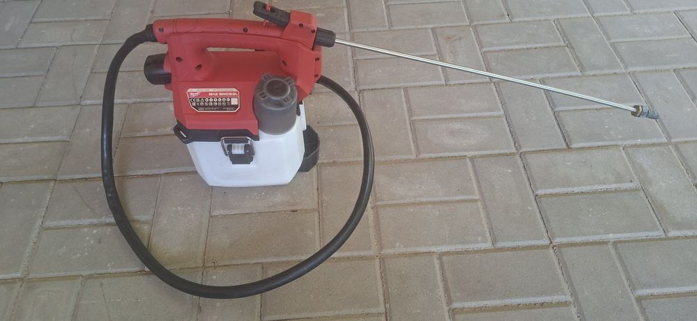 Milwaukee pulverizator