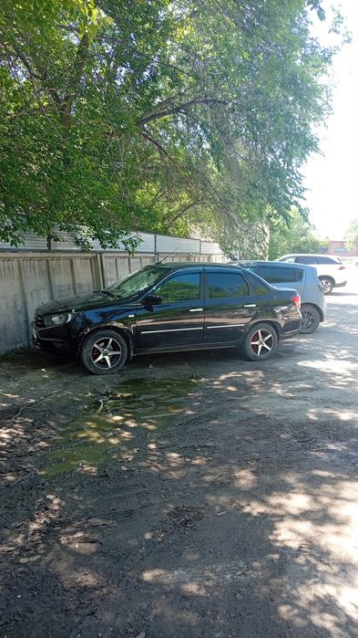 Продам автомобиль лада гранта..