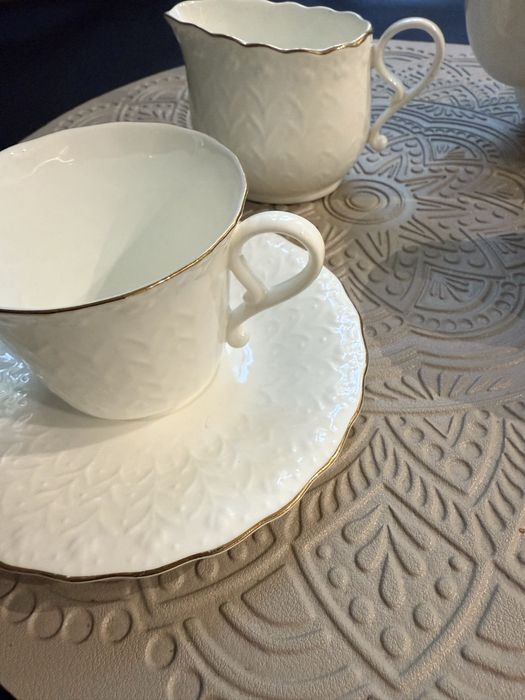 Сервиз от костен порцелан,цена  55 евро.