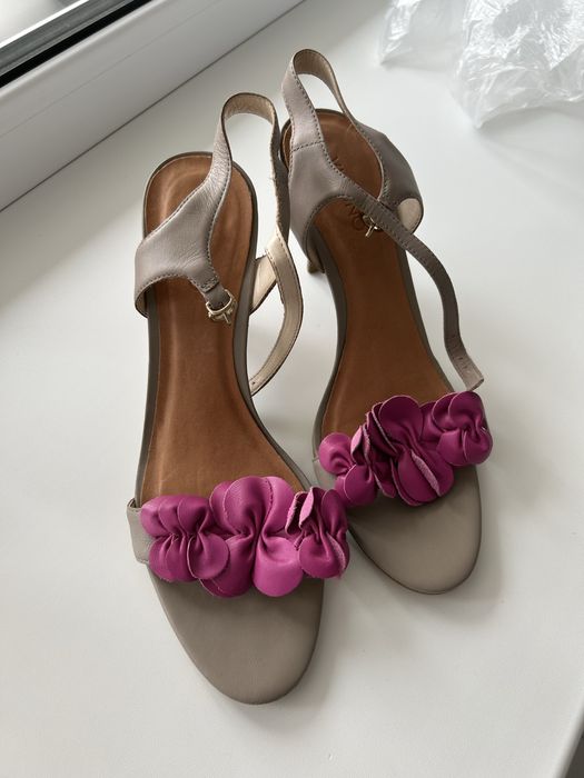 Босоножки кожаные шикарные 40 размера