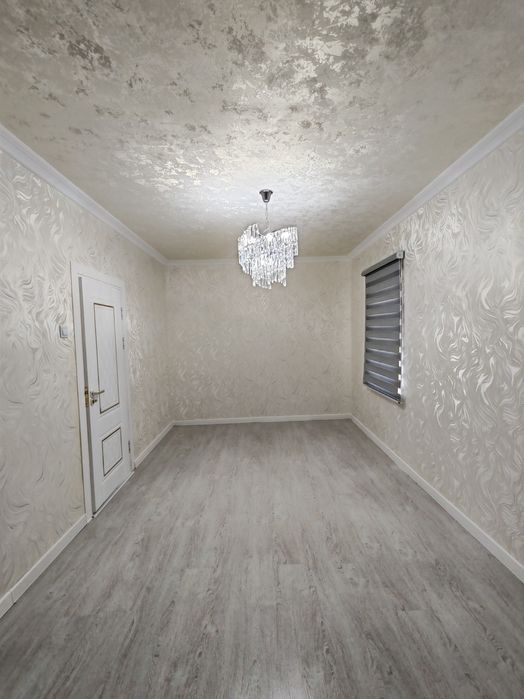 Микрорайонда 3 этажда 1хона 2хона килинган квартира срочна сотилади