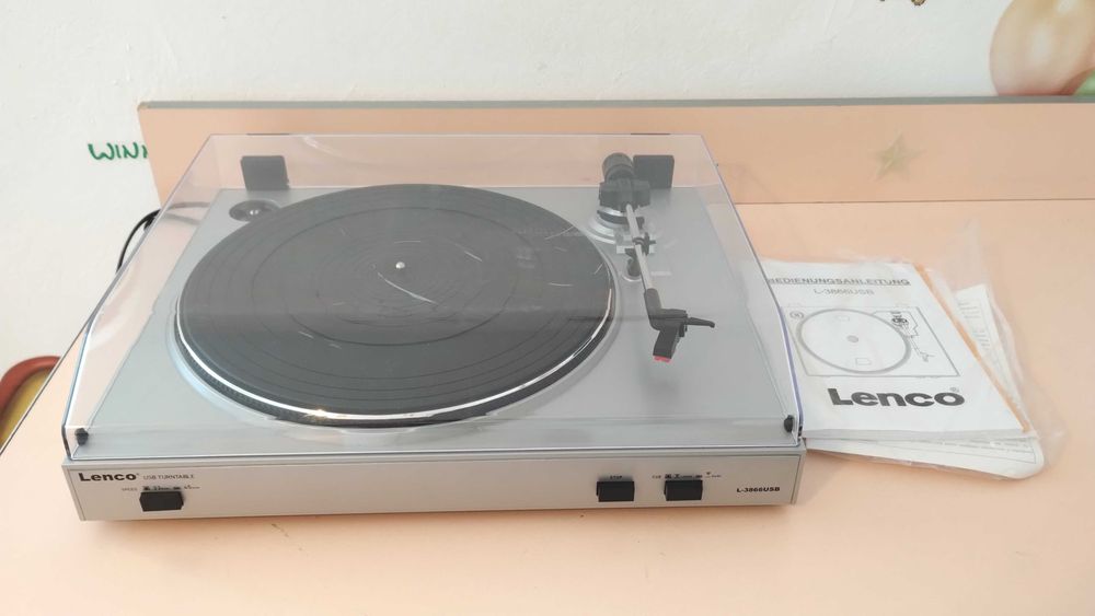 pt discuri vinil pickup Lenco 3866USB cu preamplificator incorporat