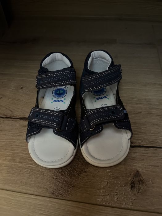 2 perechi sandale baieti Lasocki 21 si Nike 22
