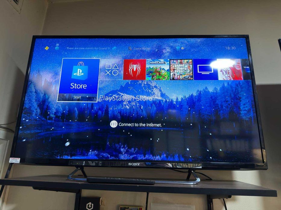 Sony PlayStation 4 Pro 1TB с 1 джойстик и 3 игри