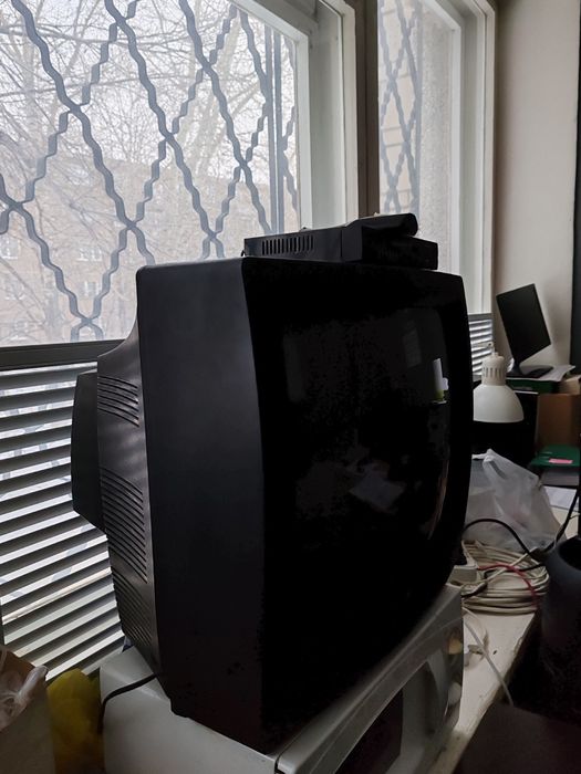 Телевизор с пультом цветной