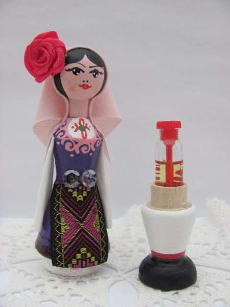 Традиционни кукли сувенири от дърво ,,Кукла -мускал" с розова есенция