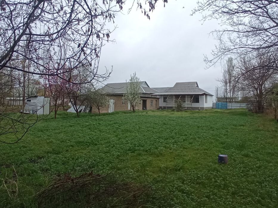 Guliston shahri ulg'obodda  hovlili uy sotiladi