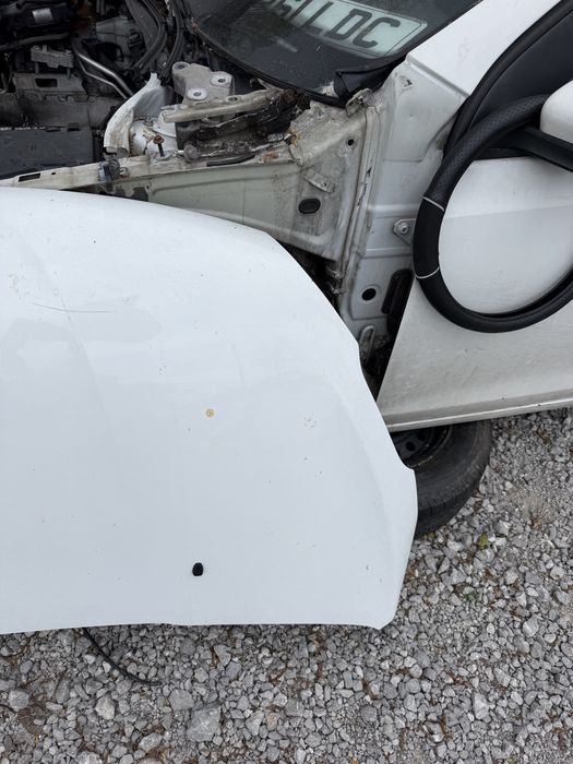 Преден капак за Peugeot 208