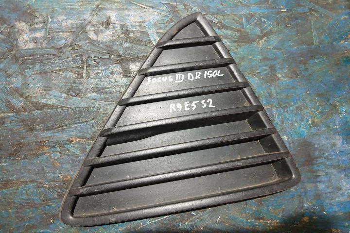 Grila bara fata dreapta BM51-17K946-A BM51-17K946-A Ford Focus 3 [201