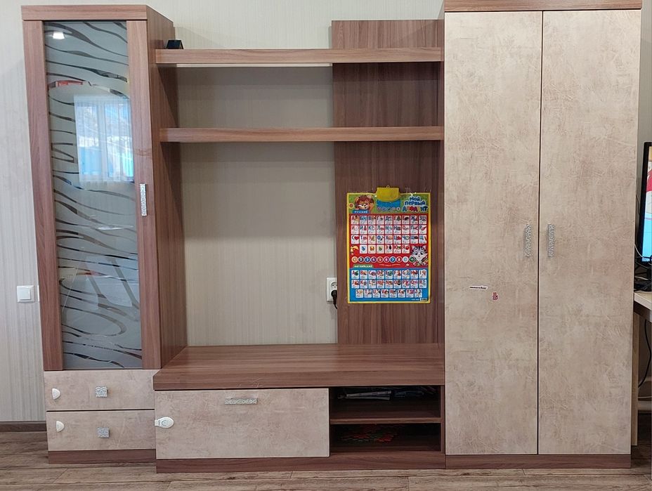 Продам стенку в зал