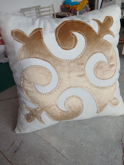 Тақия, көпшік этно тәж