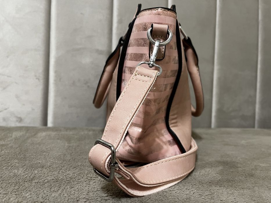 Дамска чанта цвят пепел от рози нова