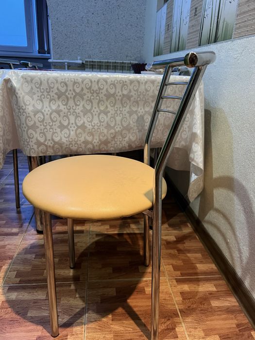 Продам 6 стульев для кухни