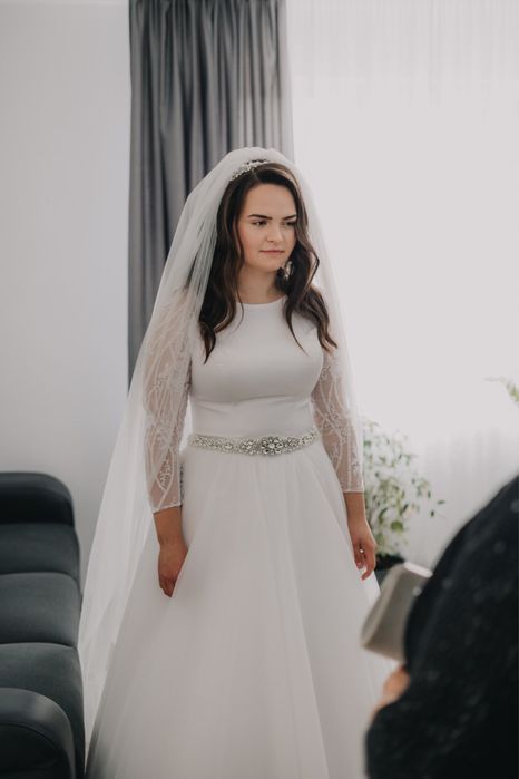 Vand rochie de mireasă.