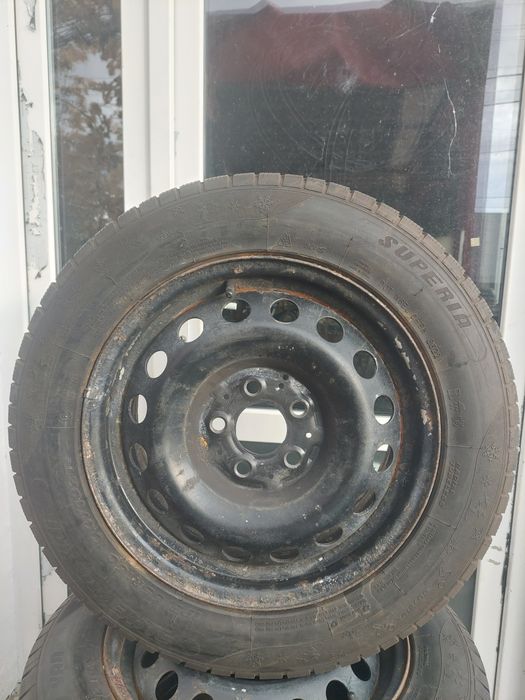 Vând un set de cauciucuri de iarna,195/65/16 C,pentru Vito.1350 lei