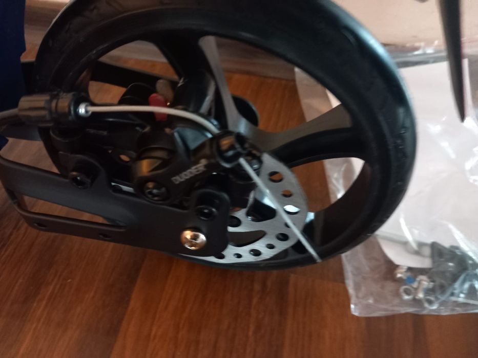 Trotineta adulti. 2 amortizoare. Frana de mana pe disc. 100 kg. Noua!