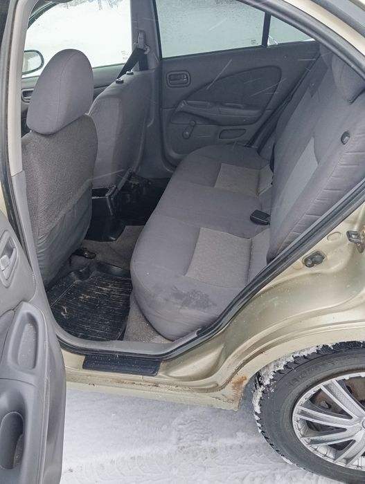 Автомобиль Ниссан