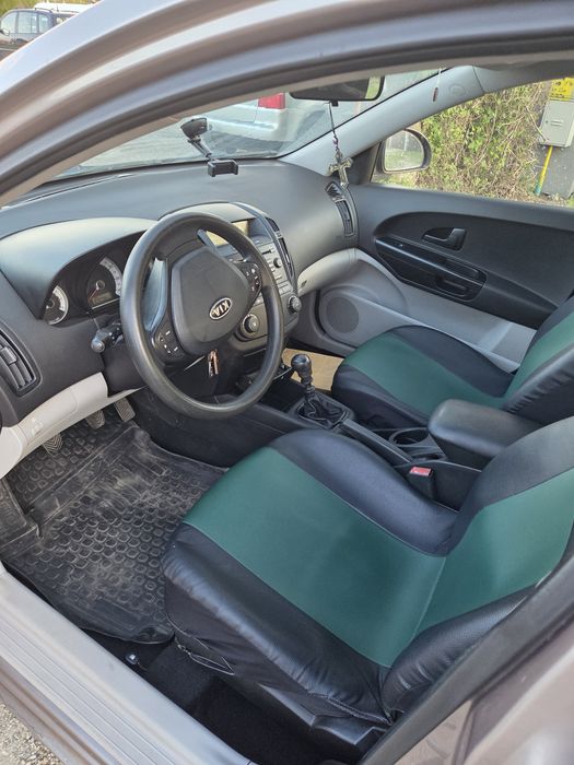 Kia.        Cee'd