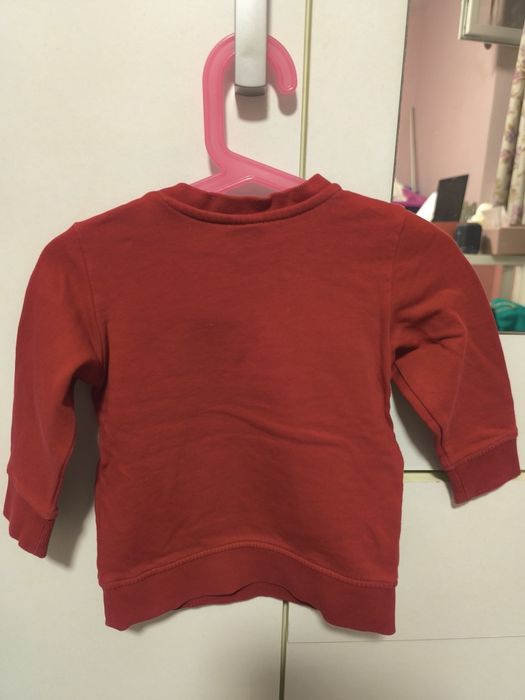 Детски червен коледен суичър с капачета на H&M 12-18 m