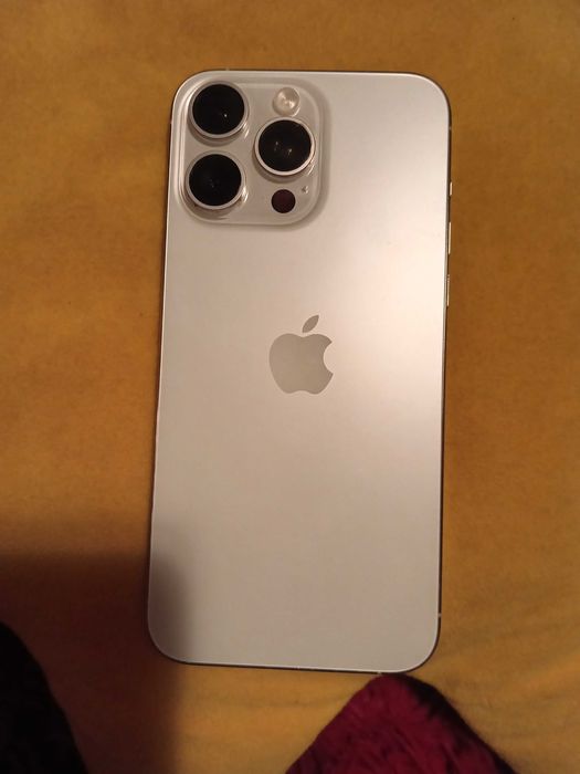 IPHONE 15 pro Max aproape nou folosit foarte puțin!