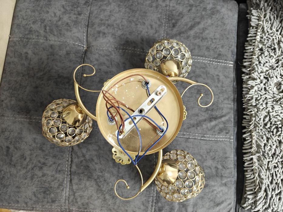 Продам люстру в хорошем состояний