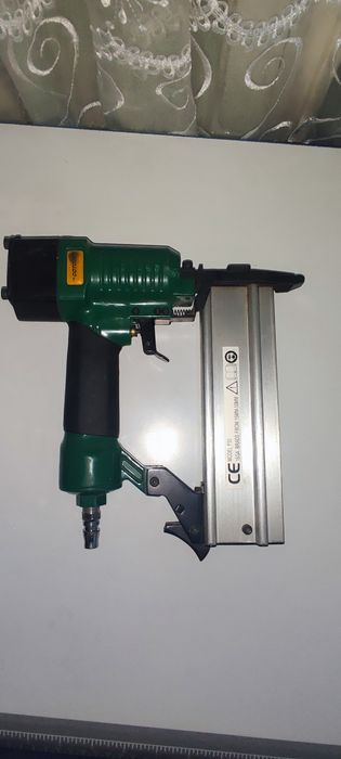 Пневматический пистолет гвозд