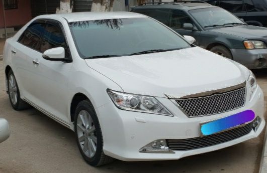 Продается решетка радиатора.