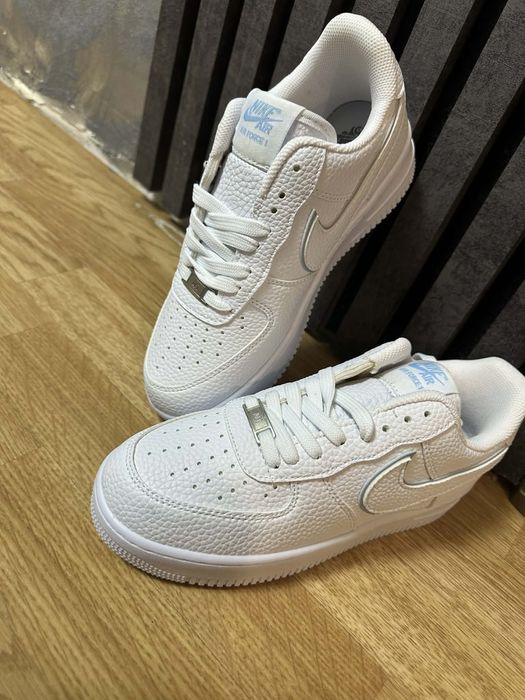 Oferta-Adidasii Nike cu eticheta