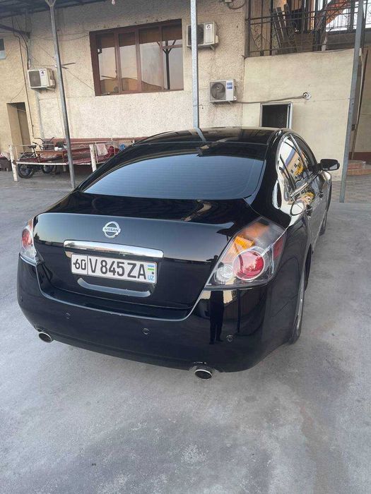 Продаётся автомобиль. Автомобиль сотилади