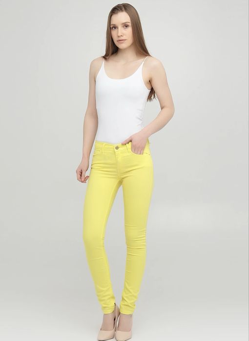 Новые джинсы Stradivarius разм S, с эффектом push up