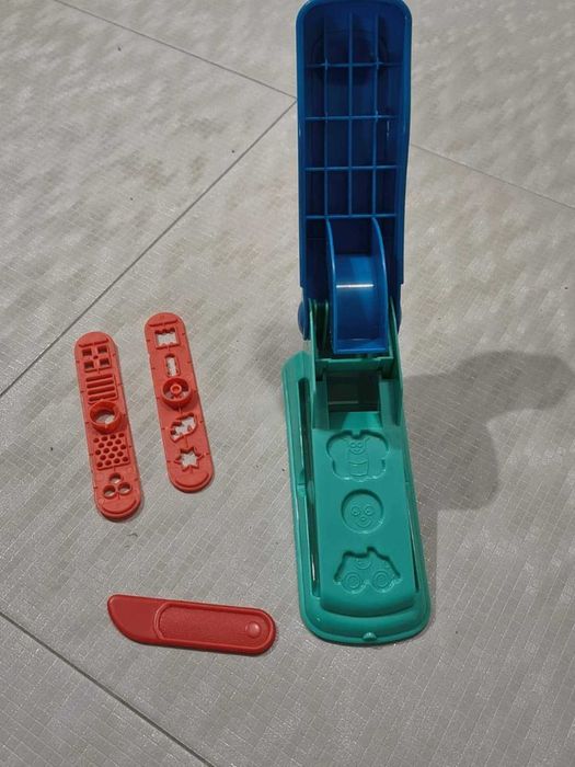 Play-Doh 4 комплекта + 24 чашки с пластилин