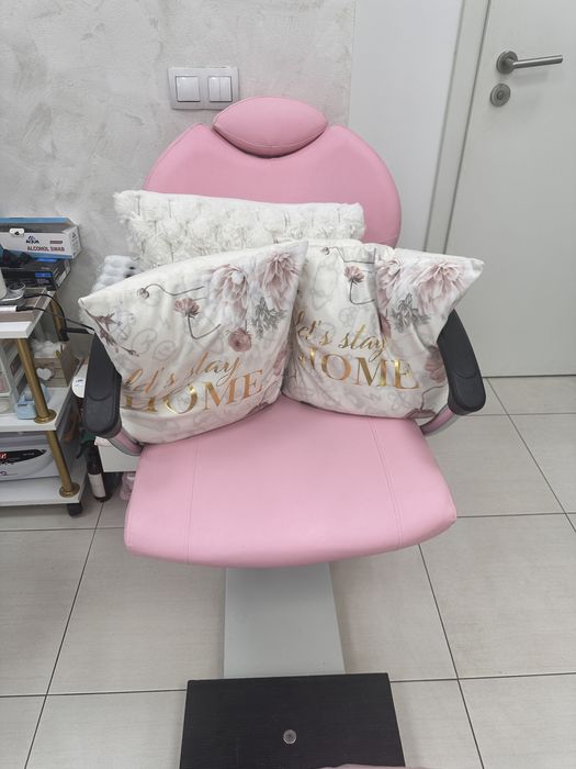 Стол за педикюр - розов