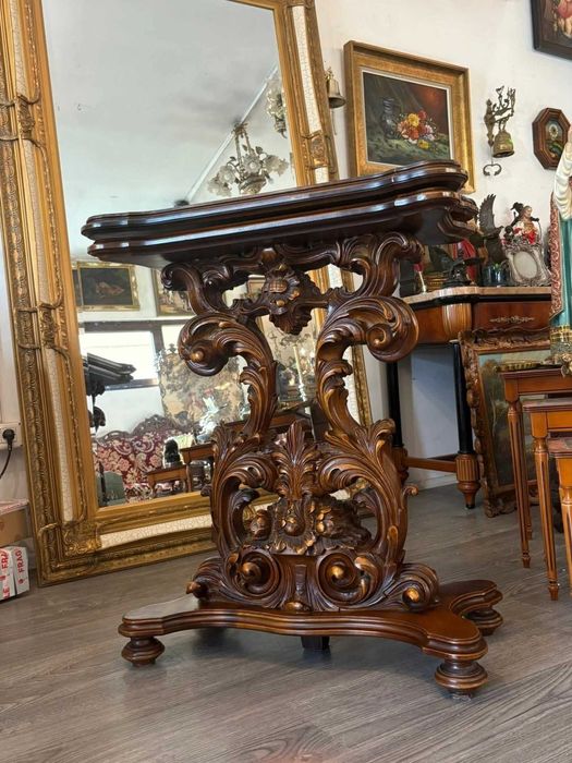 Comodă deosebită din lemn masiv,