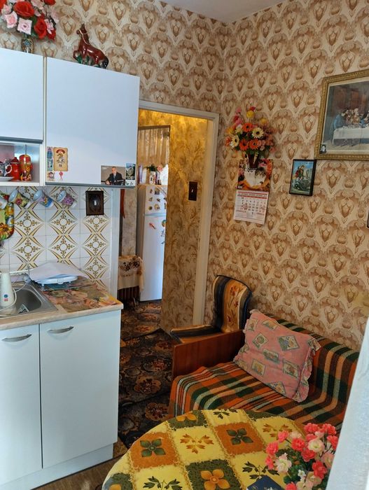 Продава разширена , вътрешна гарсонера