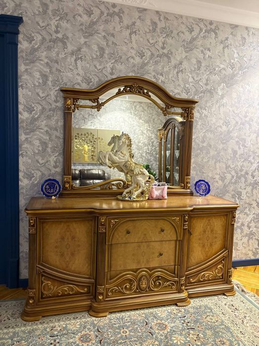 Мебель горка и комод почти новый