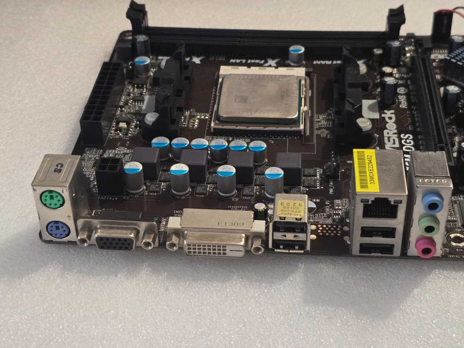 Placa de baza ASRock FM2A55M-DG , Socket FM2 + Procesor AMD A4 4000