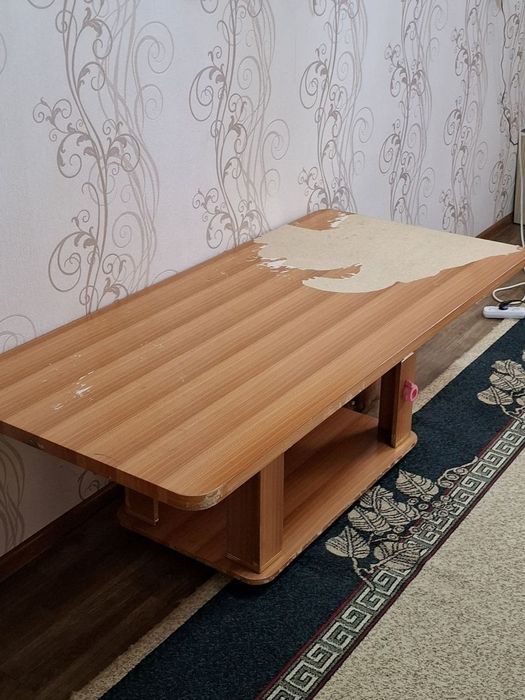 Продается приставной стол