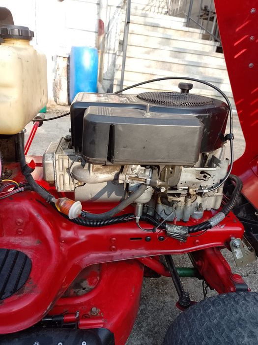 Tractor tuns iarba Snapper cu motor Briggs Stratton 14 CP