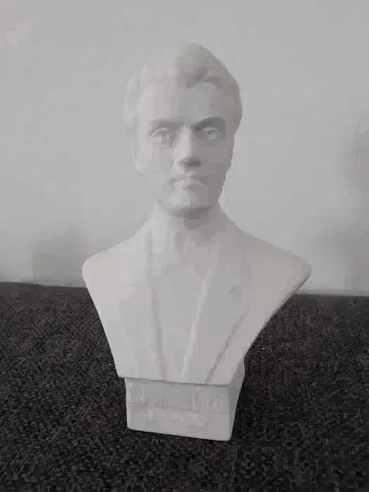 Figurina- Statueta decorativa Ciprian Porumbescu anii 70