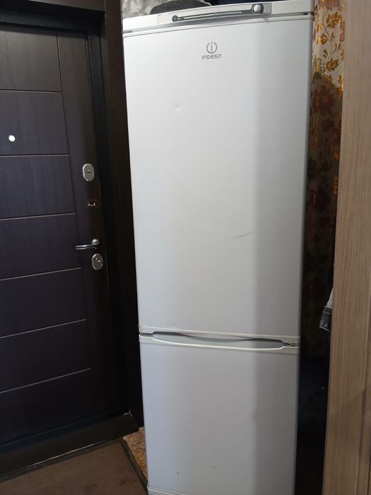 Холодильник Indesit