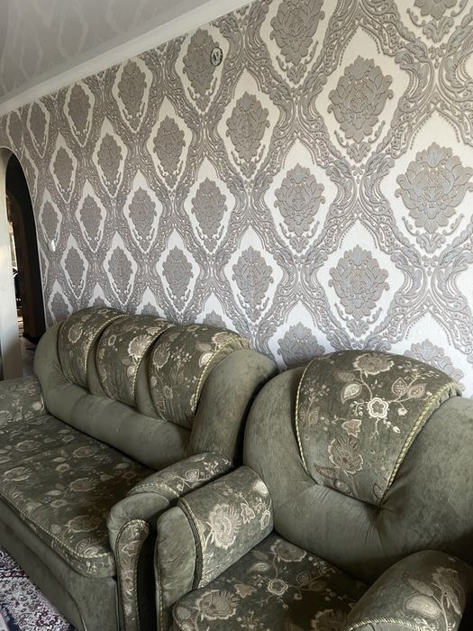 Продаю диван с креслами