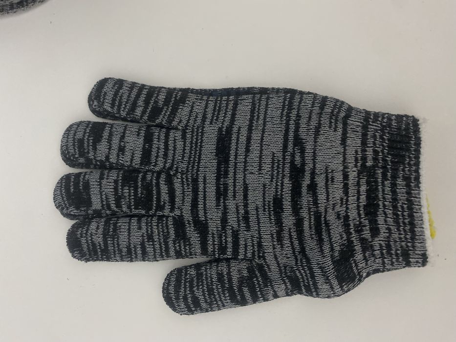 Продается головные уборы , перчатки для стройки