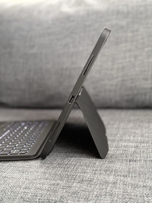 Калъф за Ipad Pro 13 inch m4/5 с клавиатура