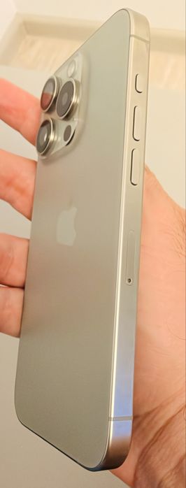 Vand iphone 15 pro, ca nou, necodat, cu factura