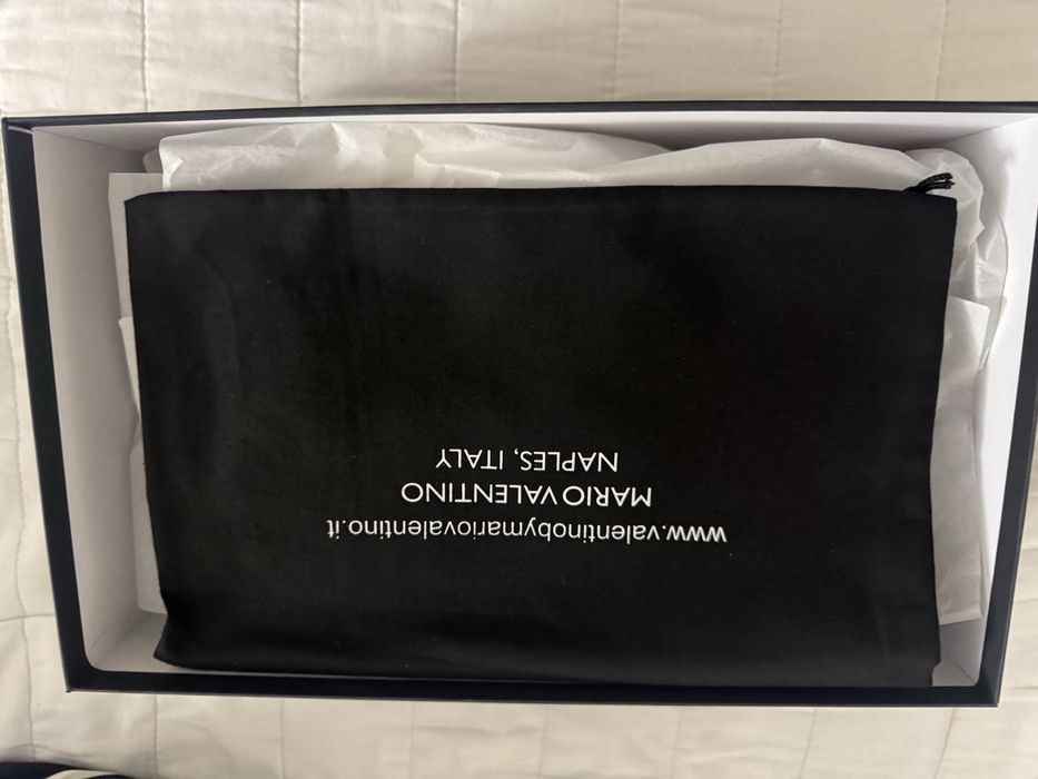 Чистонови обувки Valentino