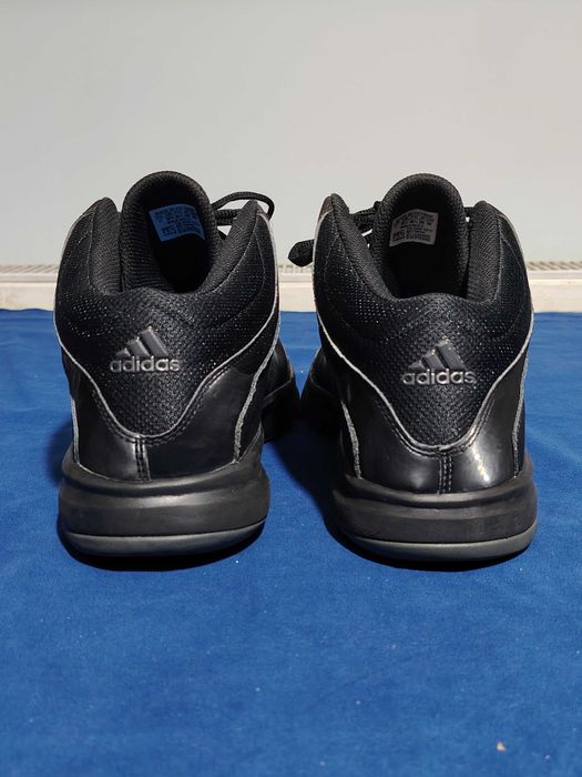 ADIDAS basketi, mărimea 45 1/3, interior talpă 29 cm.